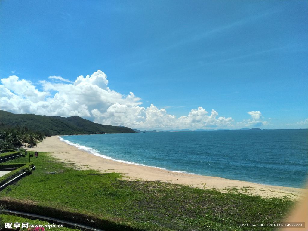 沿岸  海边  蓝天白云