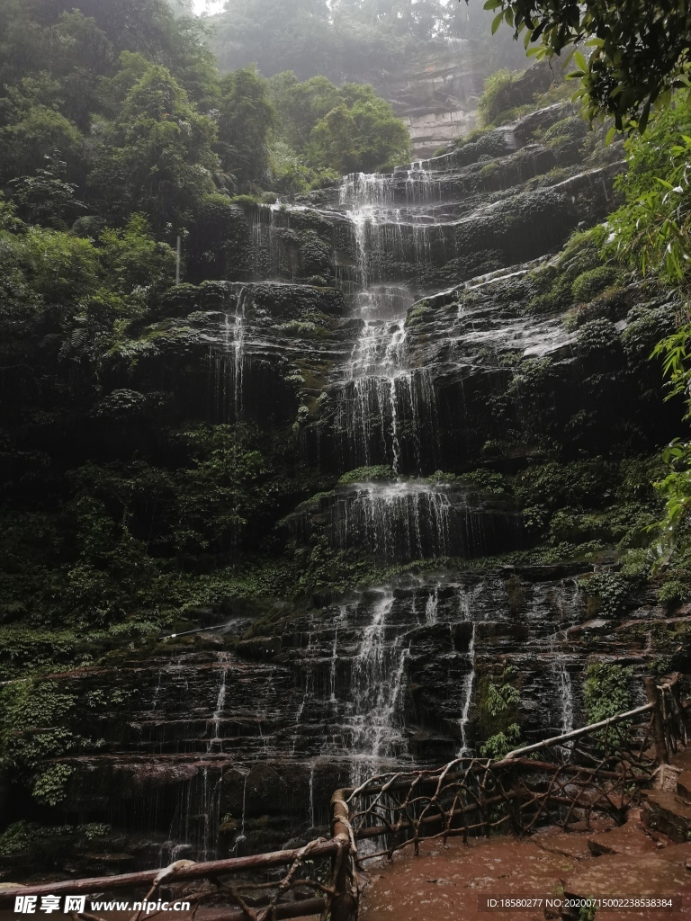 碧峰峡 千层岩瀑布