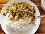 酸豇豆盖饭