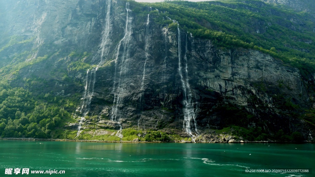 峡湾山水