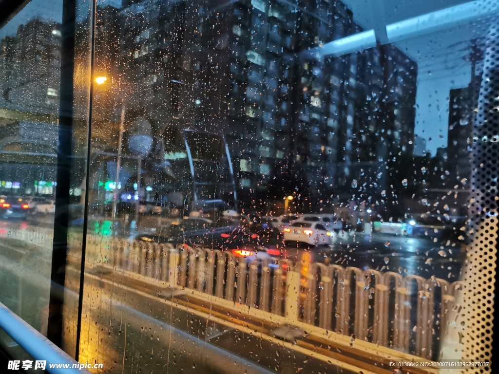 下雨的夜晚