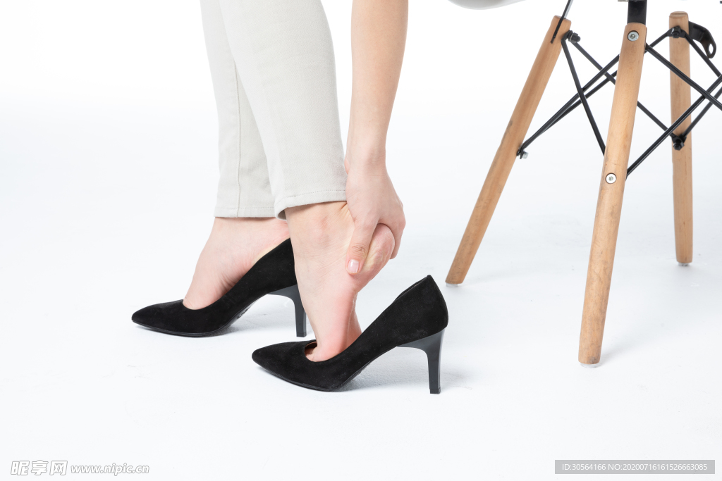 脚踝疼痛女性人物高跟鞋背景素材