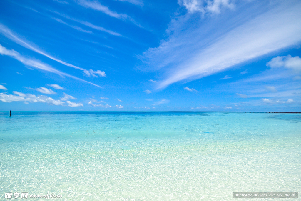 海洋海滩蔚蓝天空