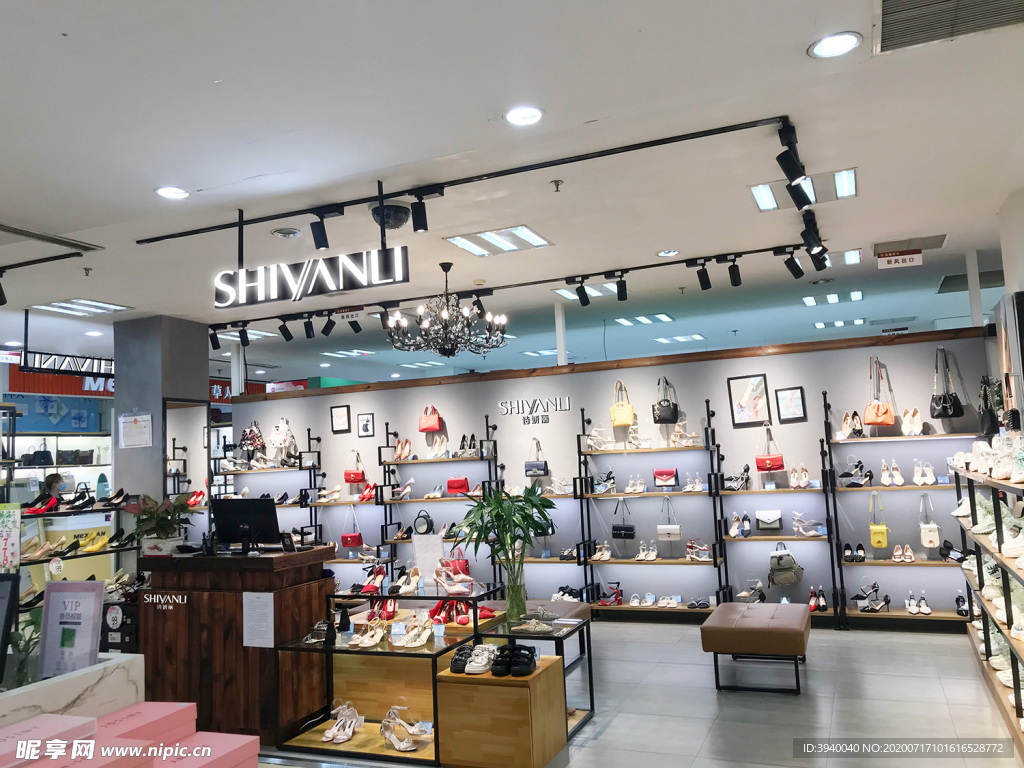 店堂设计 诗妍丽女鞋