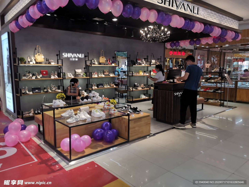 店堂设计 诗妍丽女鞋