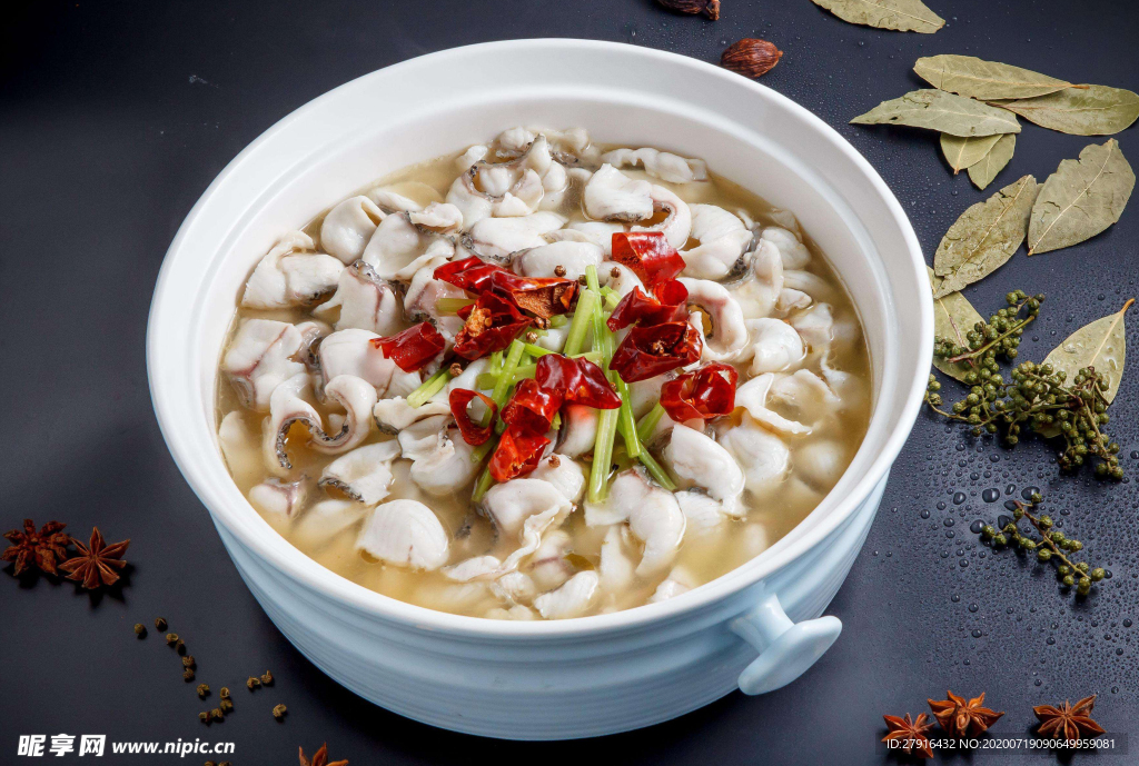 酸菜鱼煲美食