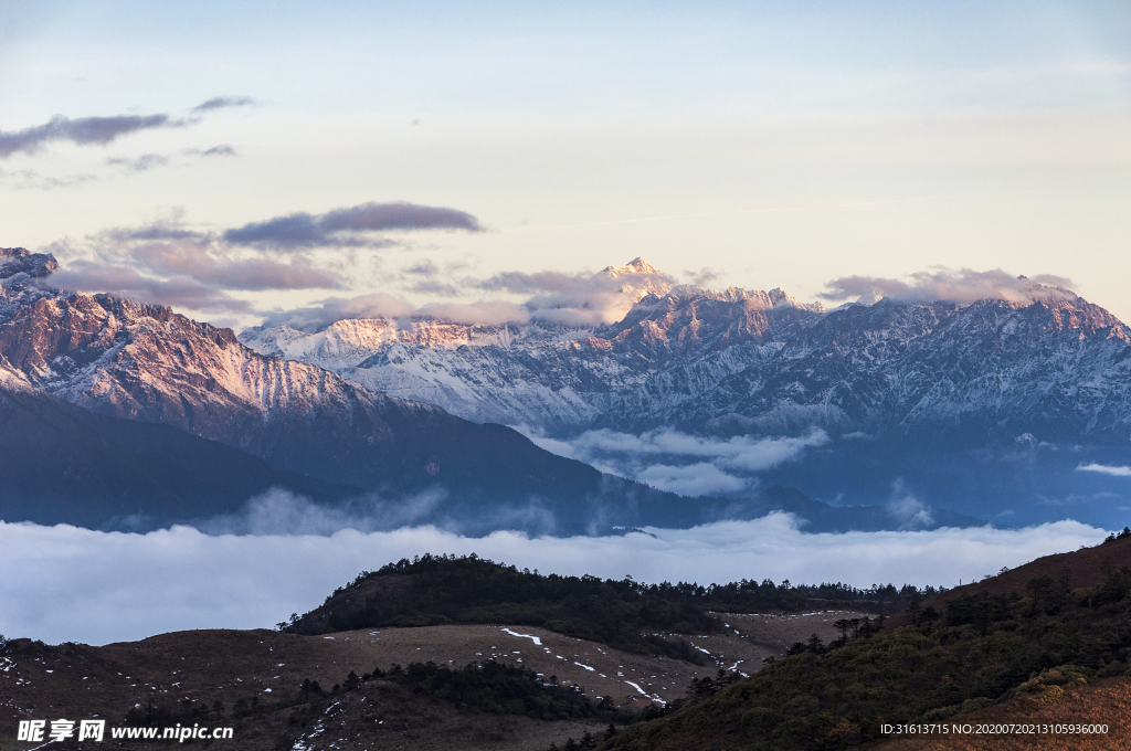 二郎山红岩顶观雪山