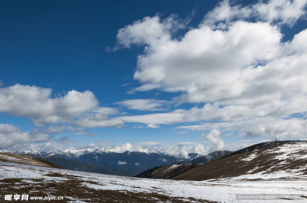 蓝天白云素材背景雪山背景