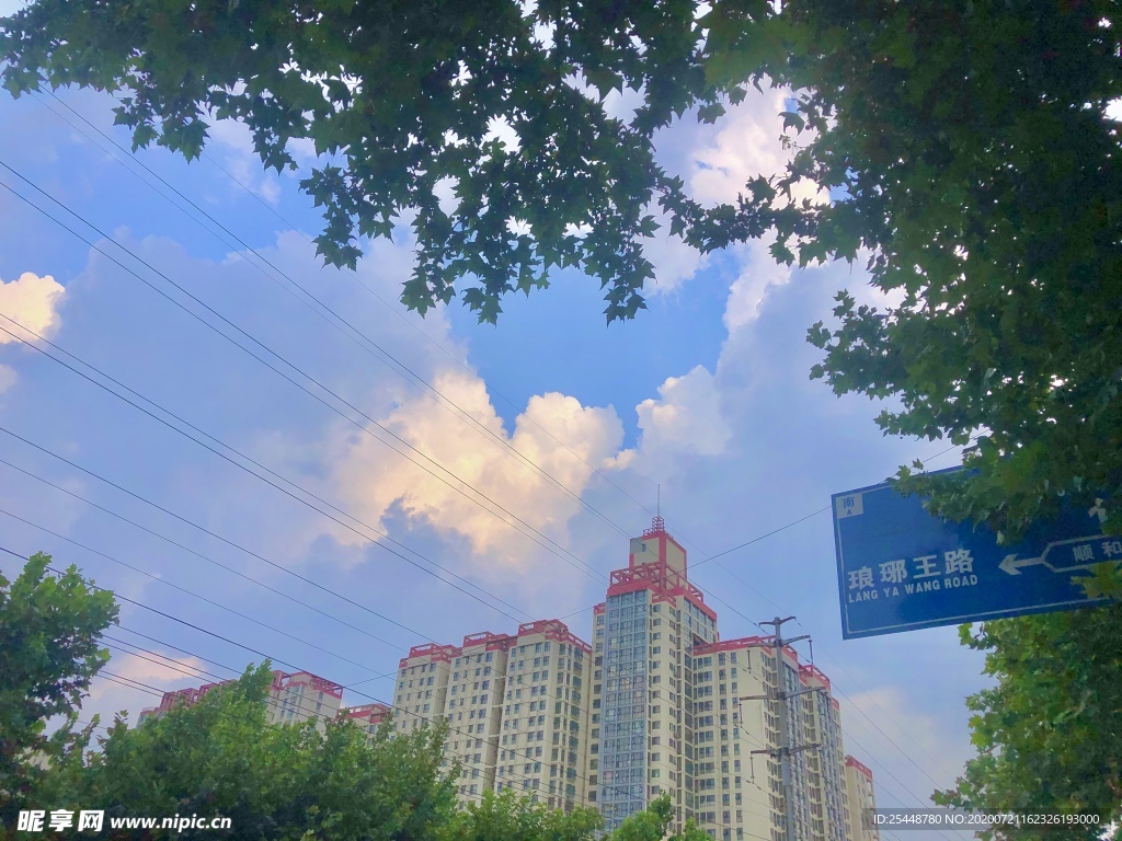 蓝天白云