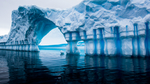 南极洲冰山蓝色水海洋海反射