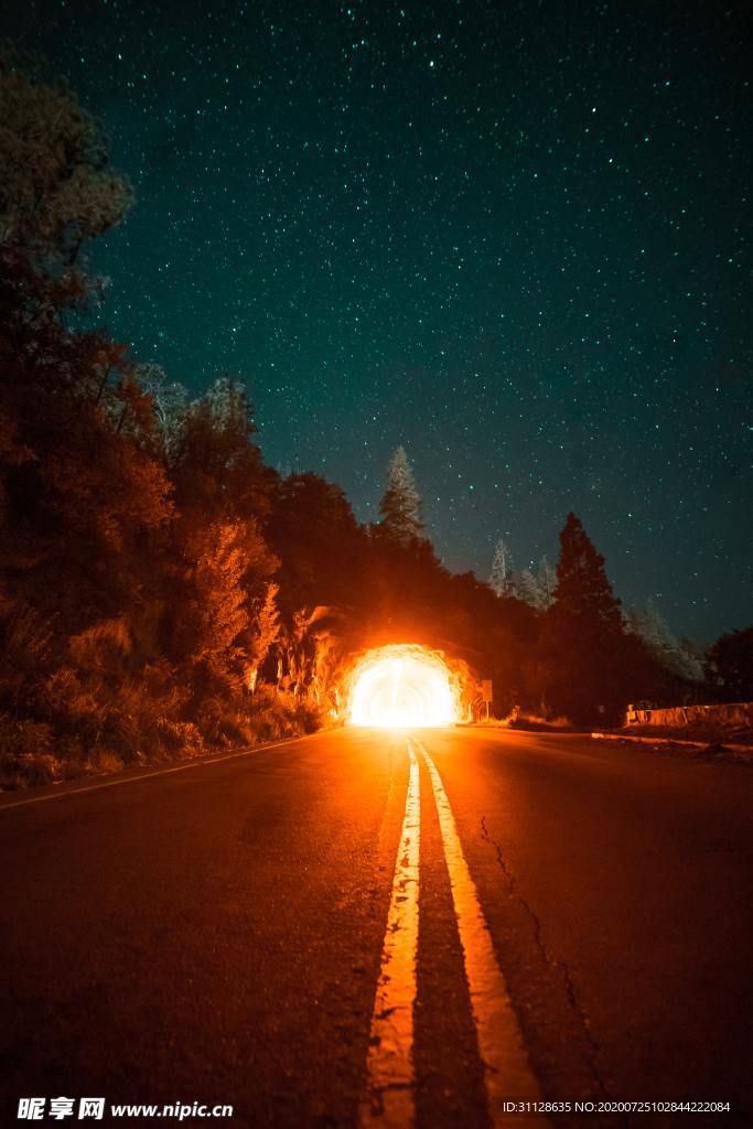 星空 山林 隧道