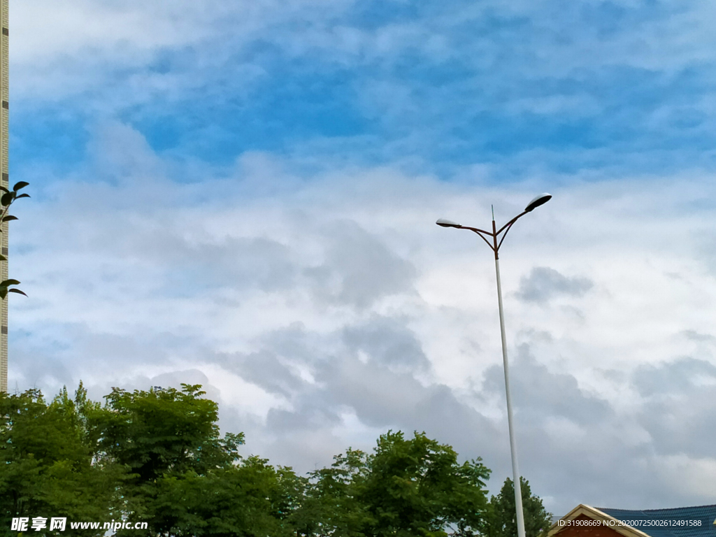 雨后的蓝天白云