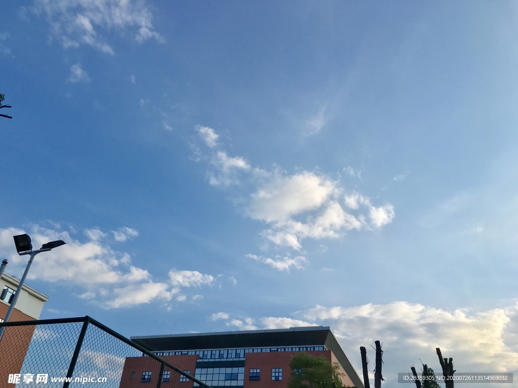 天空 白云