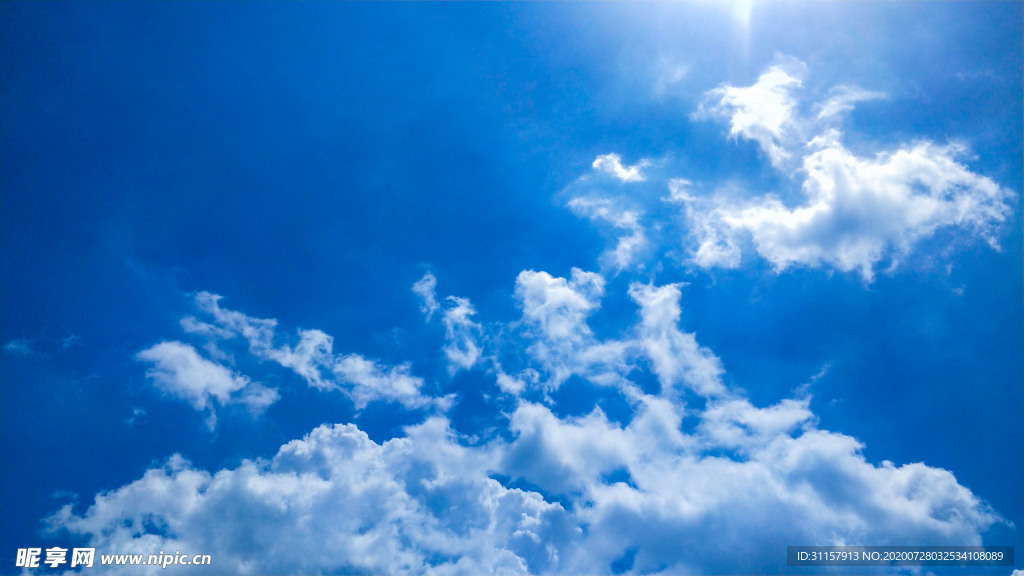 天空白云