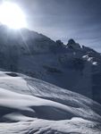 阳光下的雪山雪景