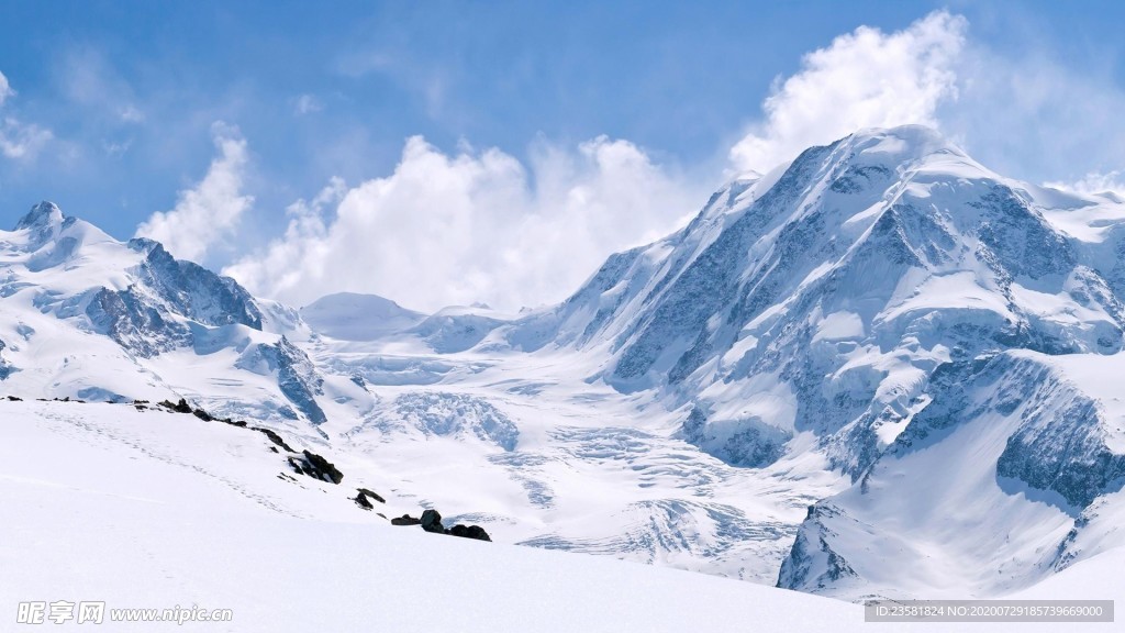 山脉雪山