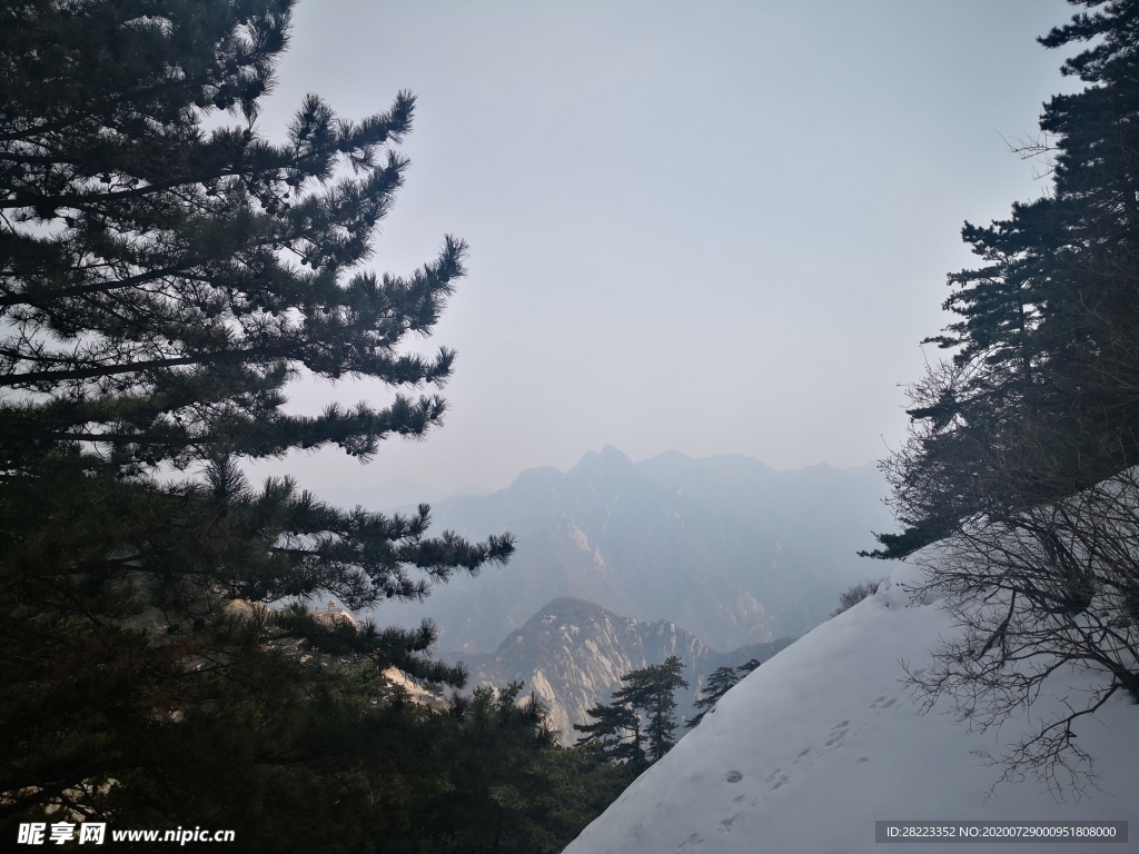 华山雪景