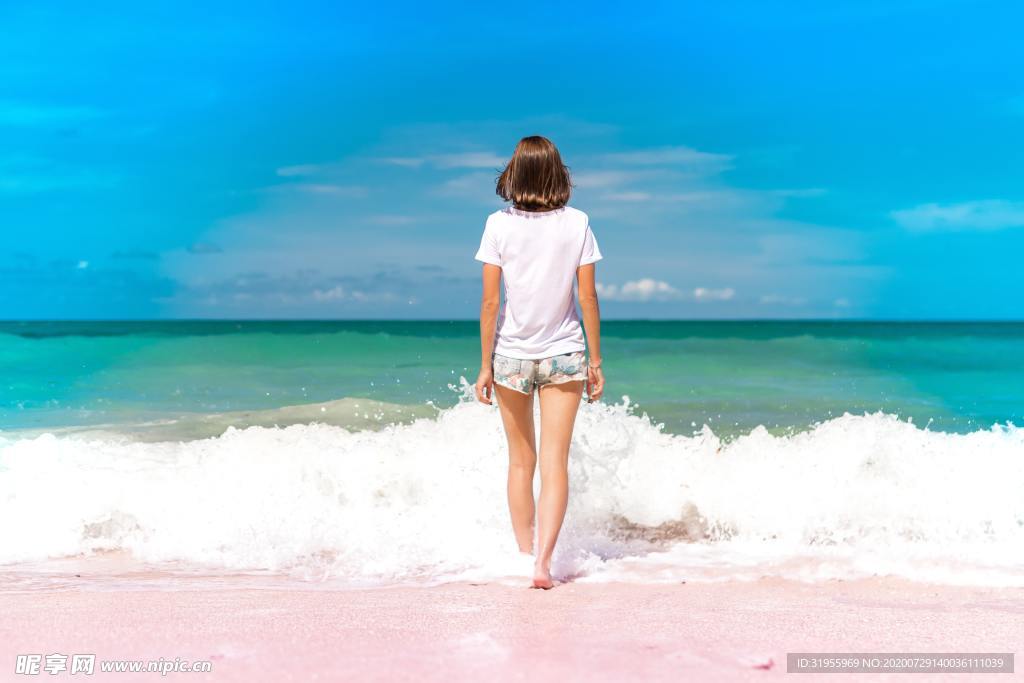 蓝天 沙滩 海浪图片