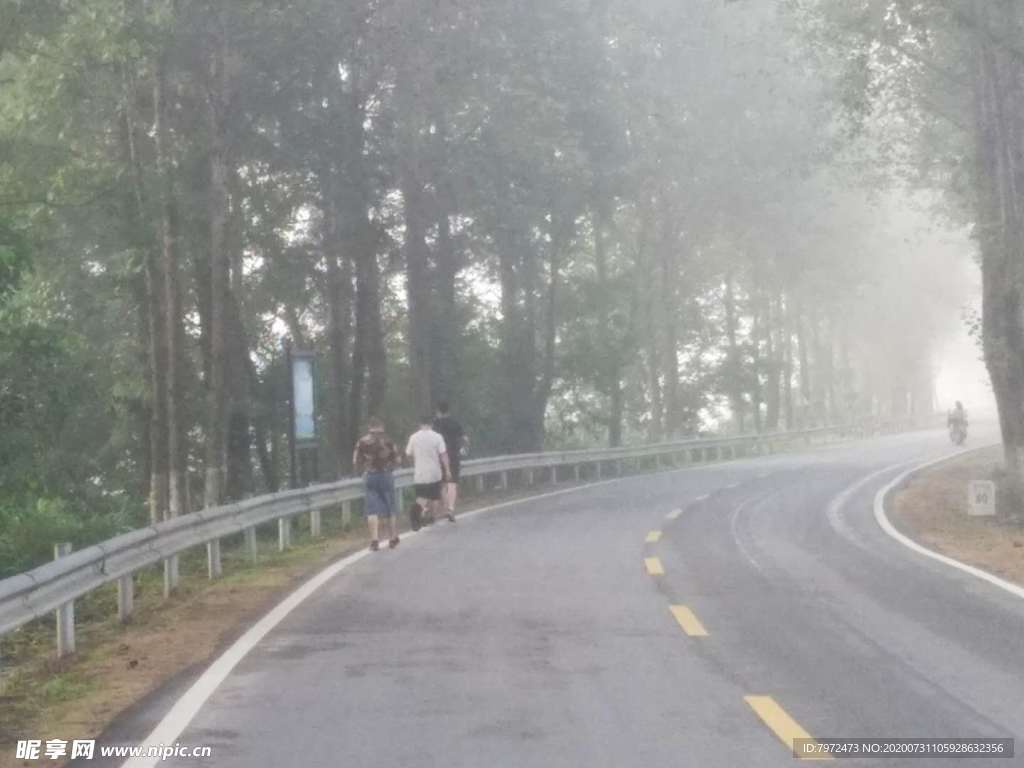 道路晨练