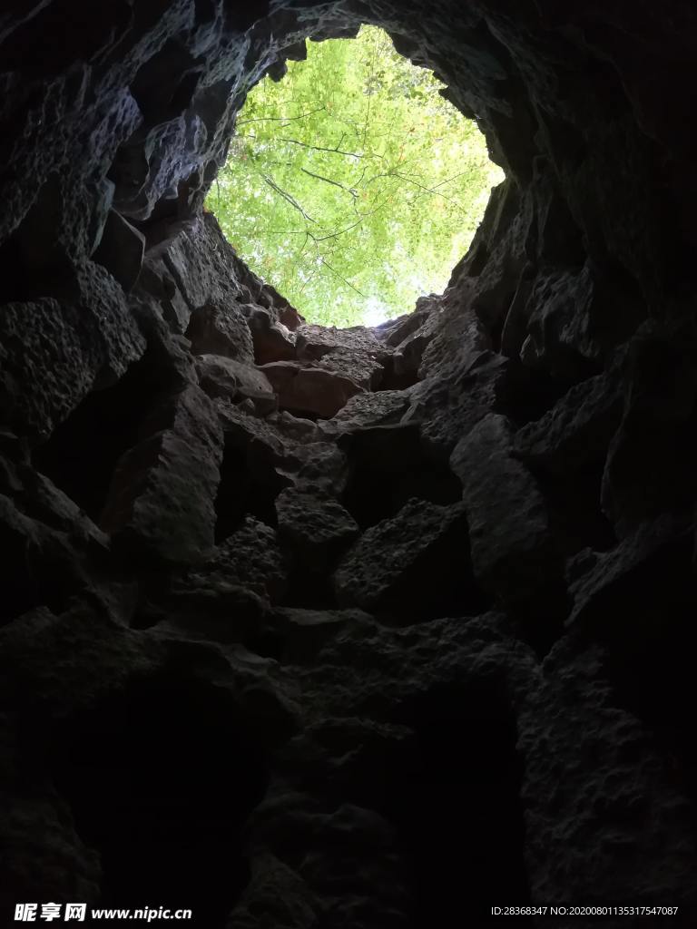 山洞