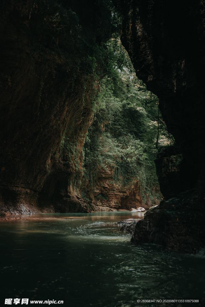山洞