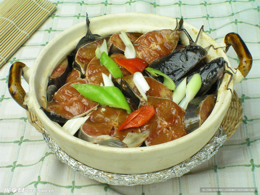鲶鱼和茄子是绝配，东北特色的炖菜，“鲶鱼炖茄子，撑死老爷子”_食用