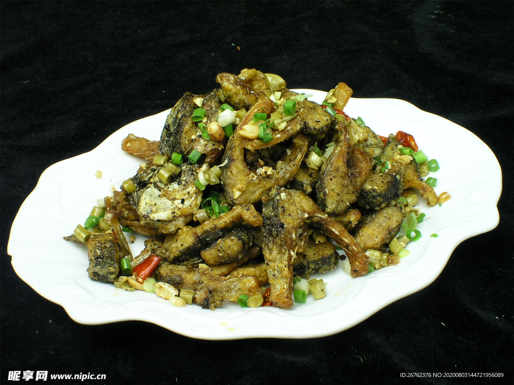 泡豇豆煸鲫鱼
