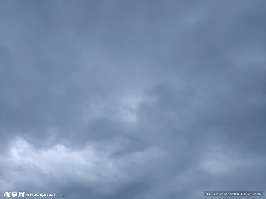 阴雨的天空