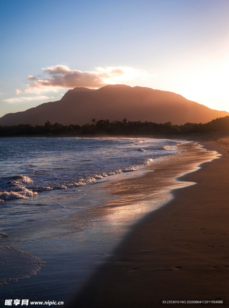 夕阳海滩