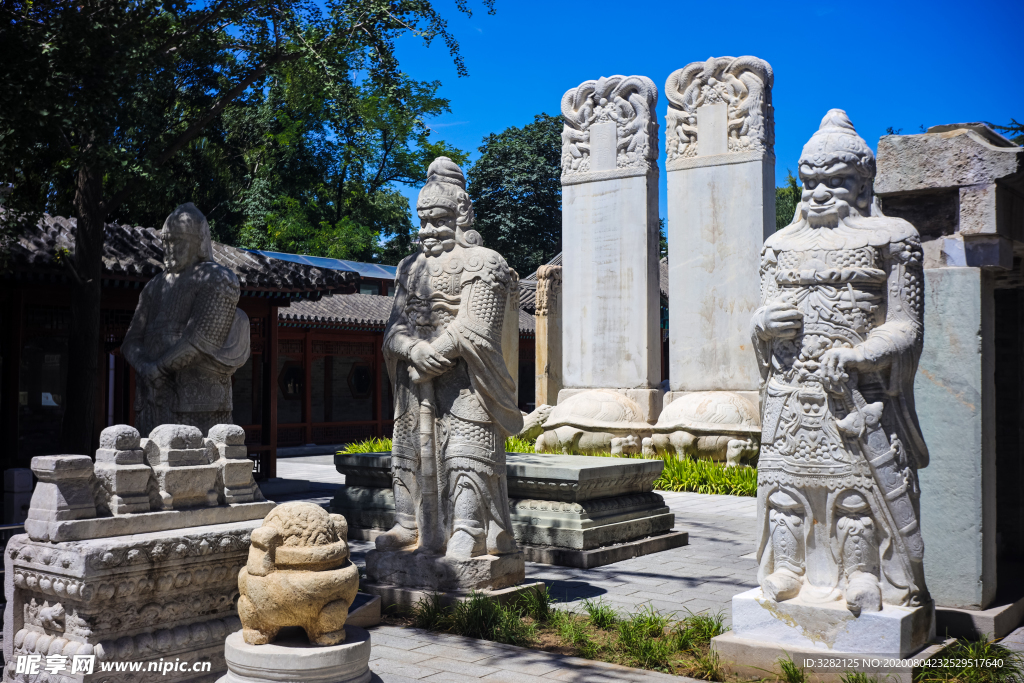 北京五塔寺石碑与武翁仲