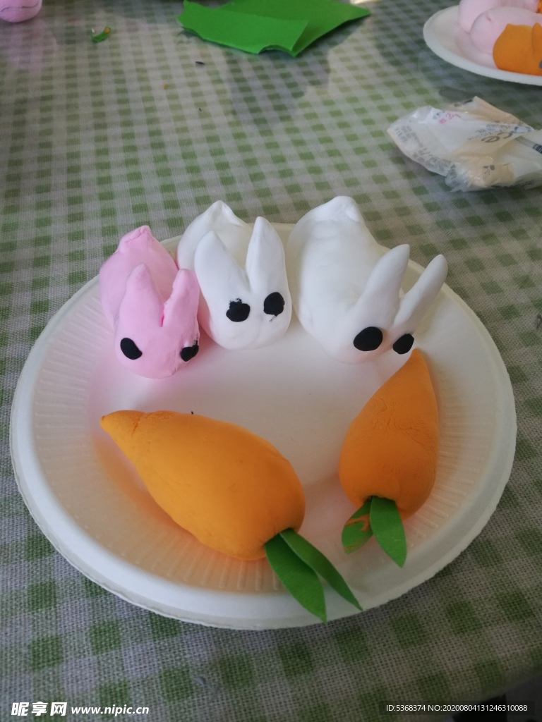 手工作品 三只小兔子 胡萝卜