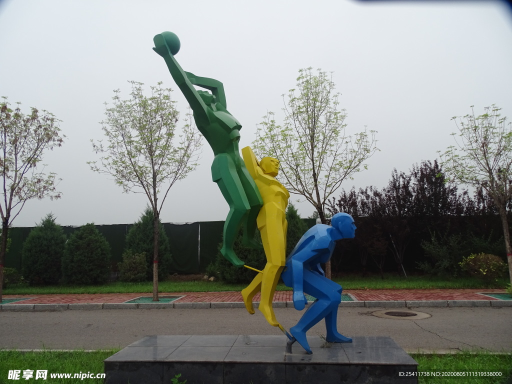 篮球比赛雕塑