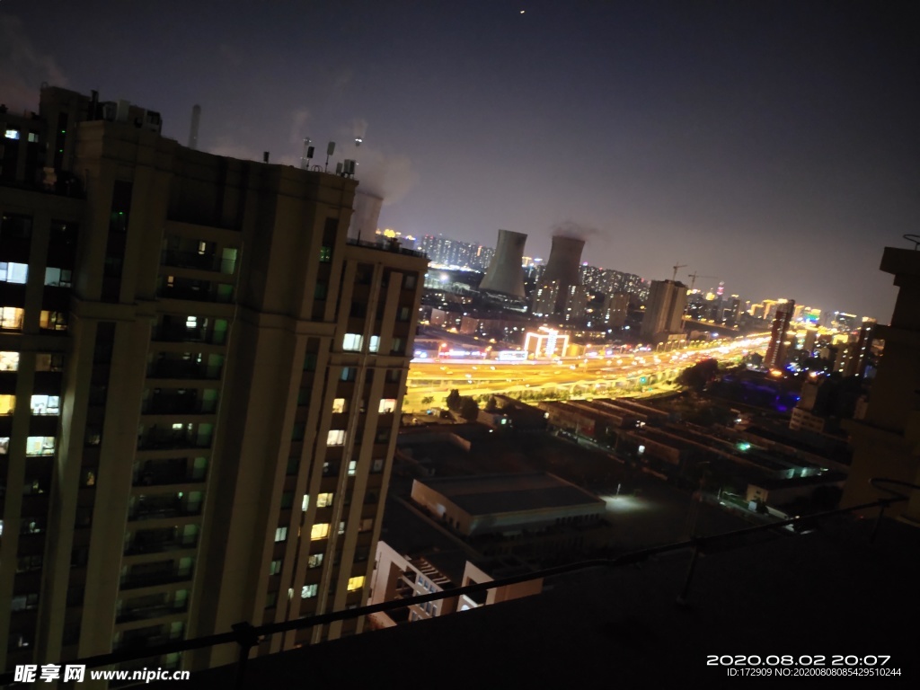 夜晚街道霓虹摄影
