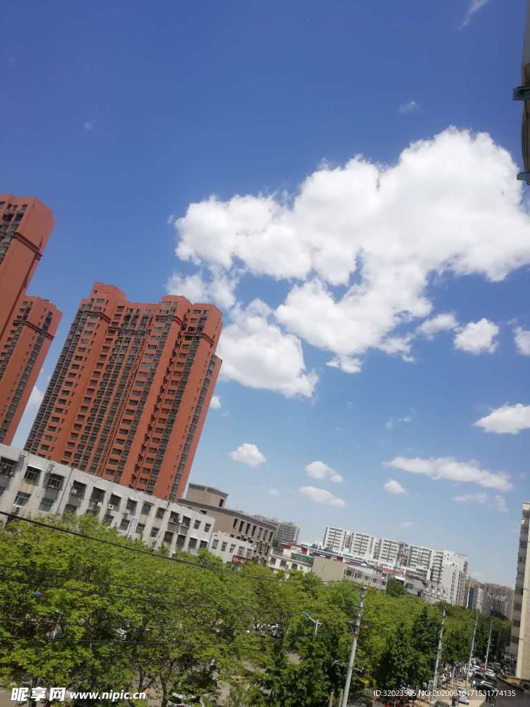 朱楼白云
