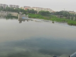 清澈的河水