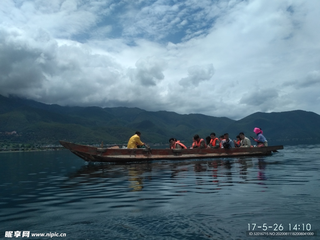 泛舟泸沽湖