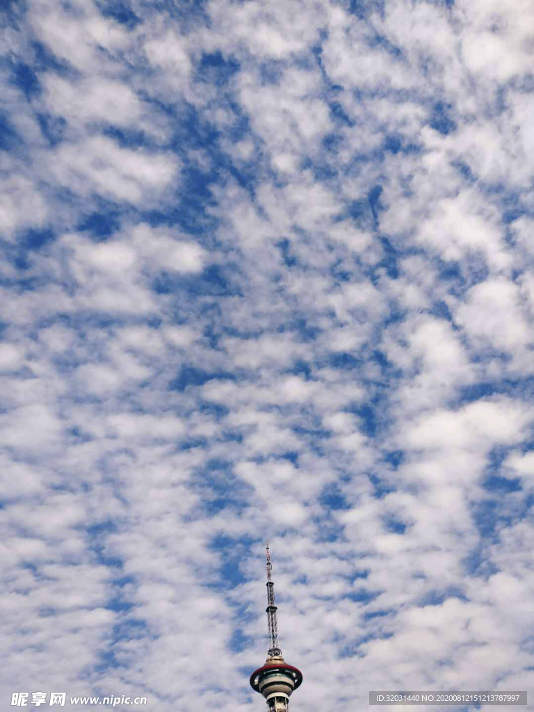 天空白云