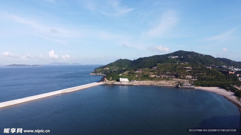海岛港湾航拍图