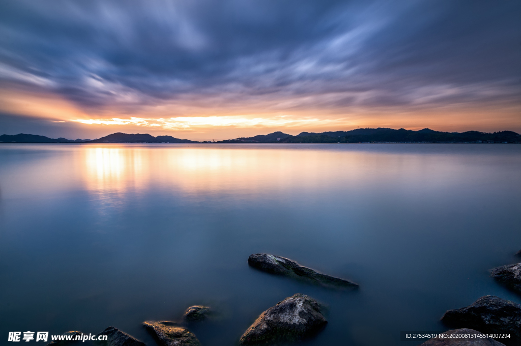 湖景夜色