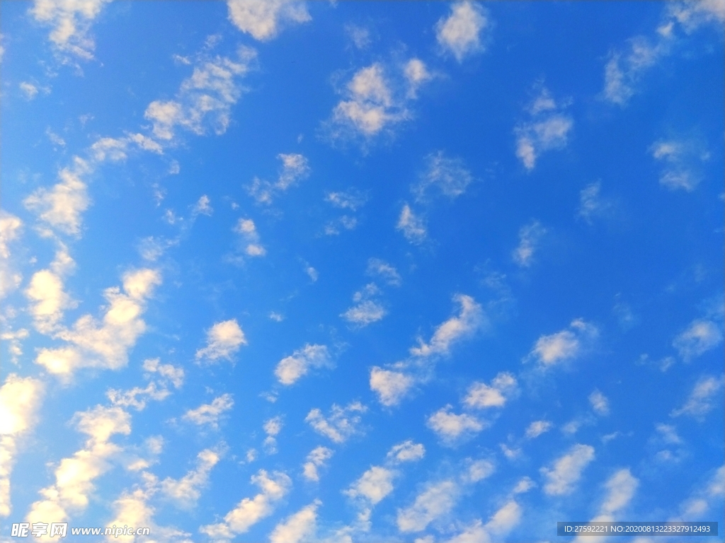 蓝天白云背景图