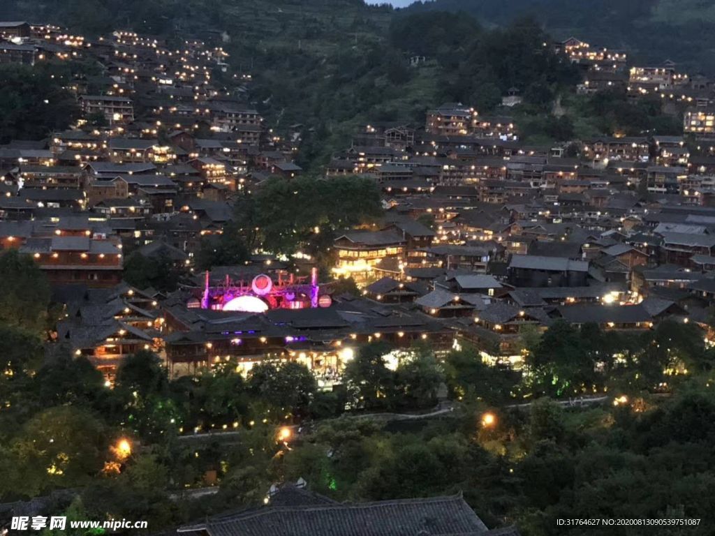 夜晚村寨的舞台