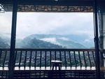 亭子外的远山