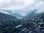 高山下的村寨