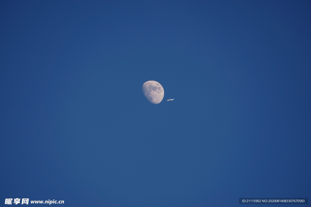 飞机月亮