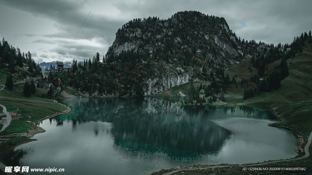 群山湖水天空云彩风景