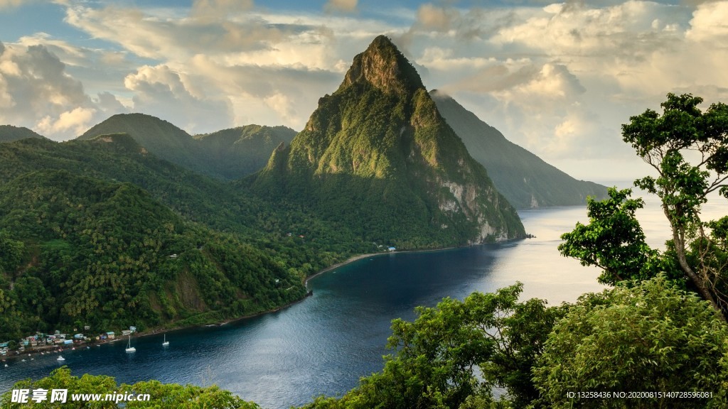 群山河流天空云彩风景