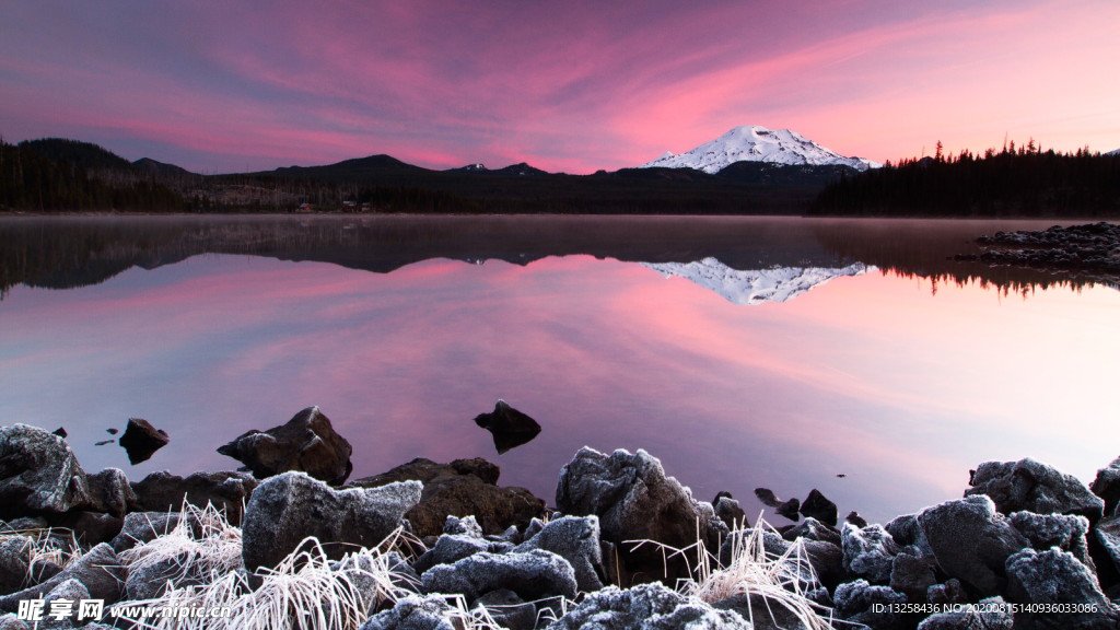 群山河水夕阳天空风景