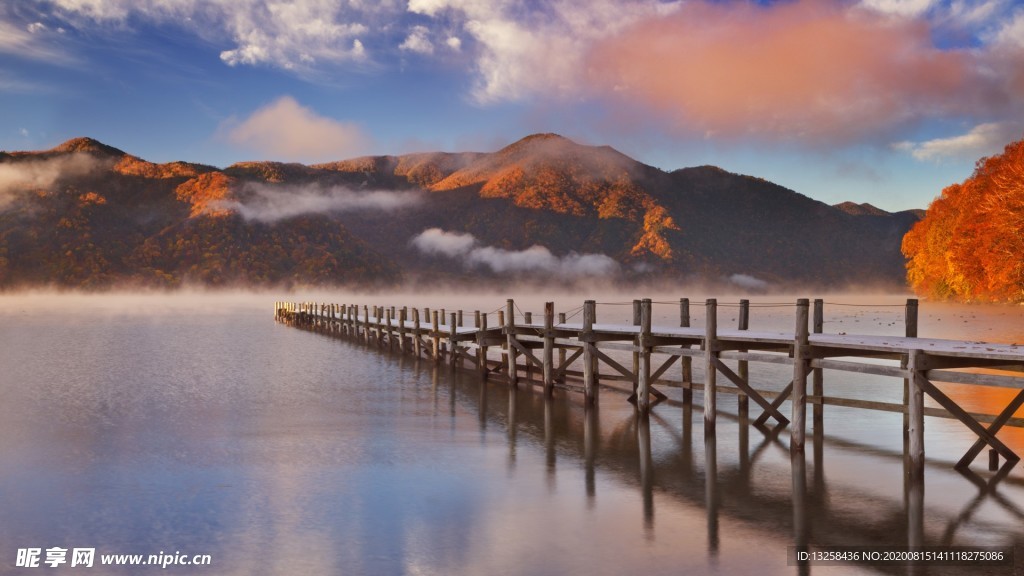 群山河水栈桥天空风景