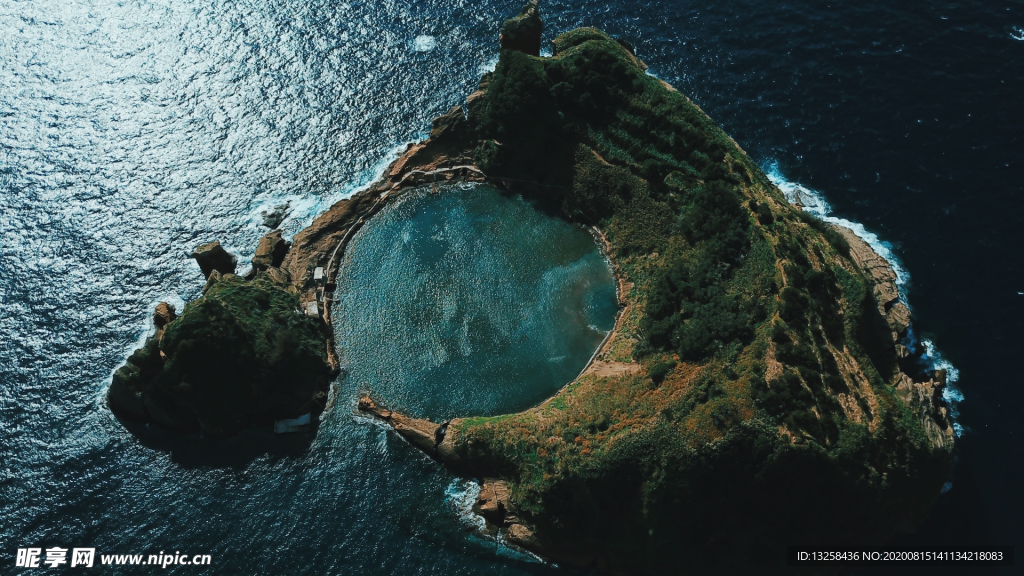 大海小岛海水风景背景