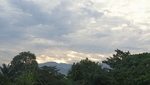 蓝天绿野